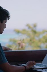 UNE-ÎLE-UN-ARTISTE-–-TEMOANA